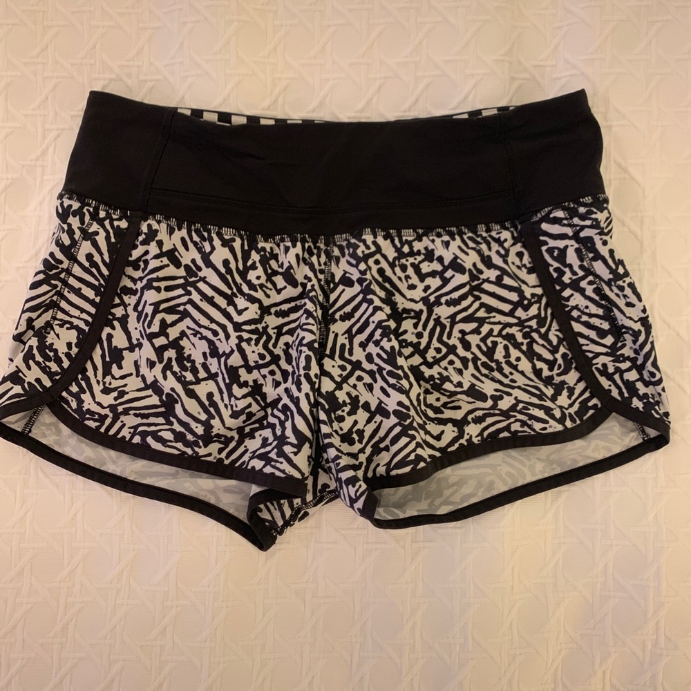 Lululemon black and white patterned size 6